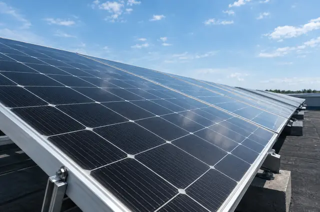 Panneaux solaires sur une toiture